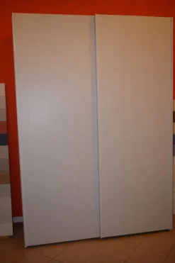 Outlet Armadio con ante scorrevoli modello Armadio villanova scontato del 40% Armadi