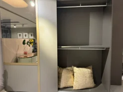 Sale Armadio con ante scorrevoli design Genery a prezzo ribassato Armadi