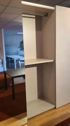 Tomasella Armadio con ante scorrevoli moderno Liscio specchio a prezzo ribassato- Armadi