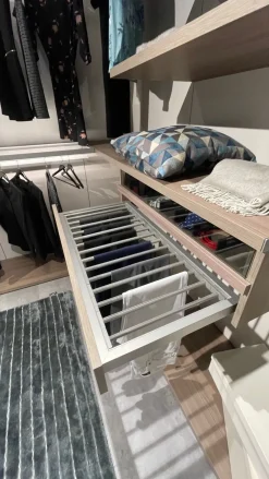 Outlet Armadio con cabina armadio moderno Panorama a prezzo scontato Armadi