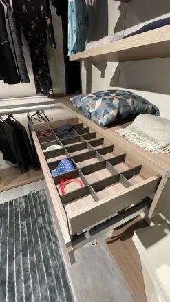 Outlet Armadio con cabina armadio moderno Panorama a prezzo scontato Armadi