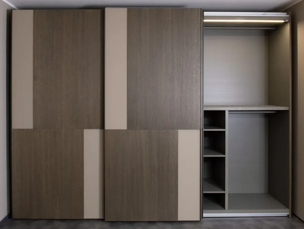 Best Armadio Cubik player outlet a tre ante a prezzo scontato Armadi