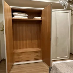 Armadio di modello Mediterraneo in laccato opaco con sconto -50%^Benedetti Hot