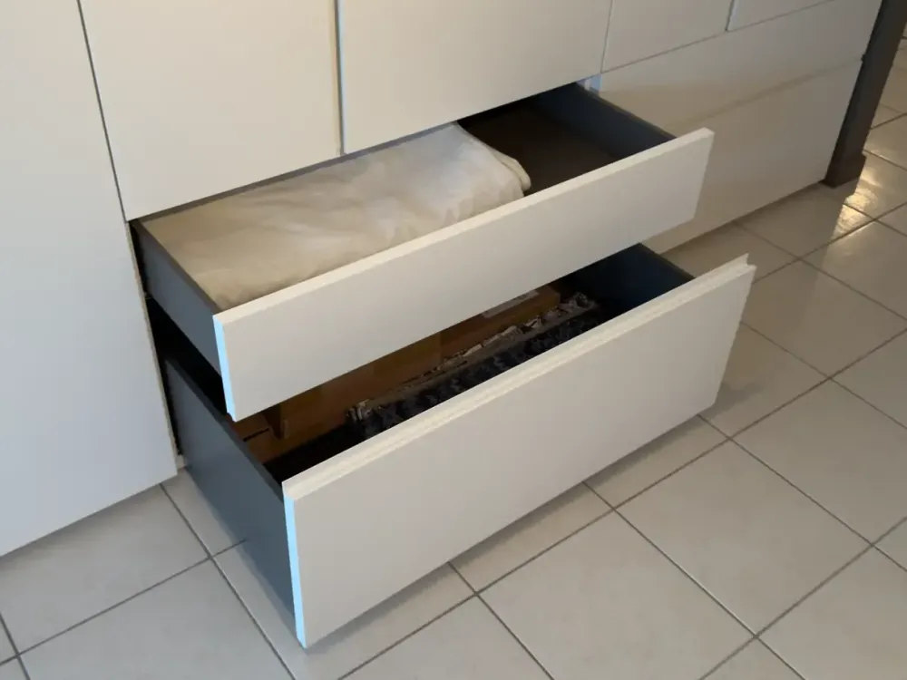 Armadio di modello Graphic in laccato opaco con sconto -30%^Caccaro Sale