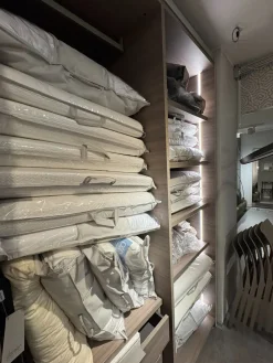 Clearance Armadio di modello Text in laccato opaco con sconto -59% Armadi