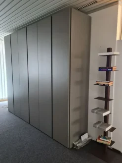 Outlet Armadio di modello Nastro in laminato materico con sconto -31% Armadi