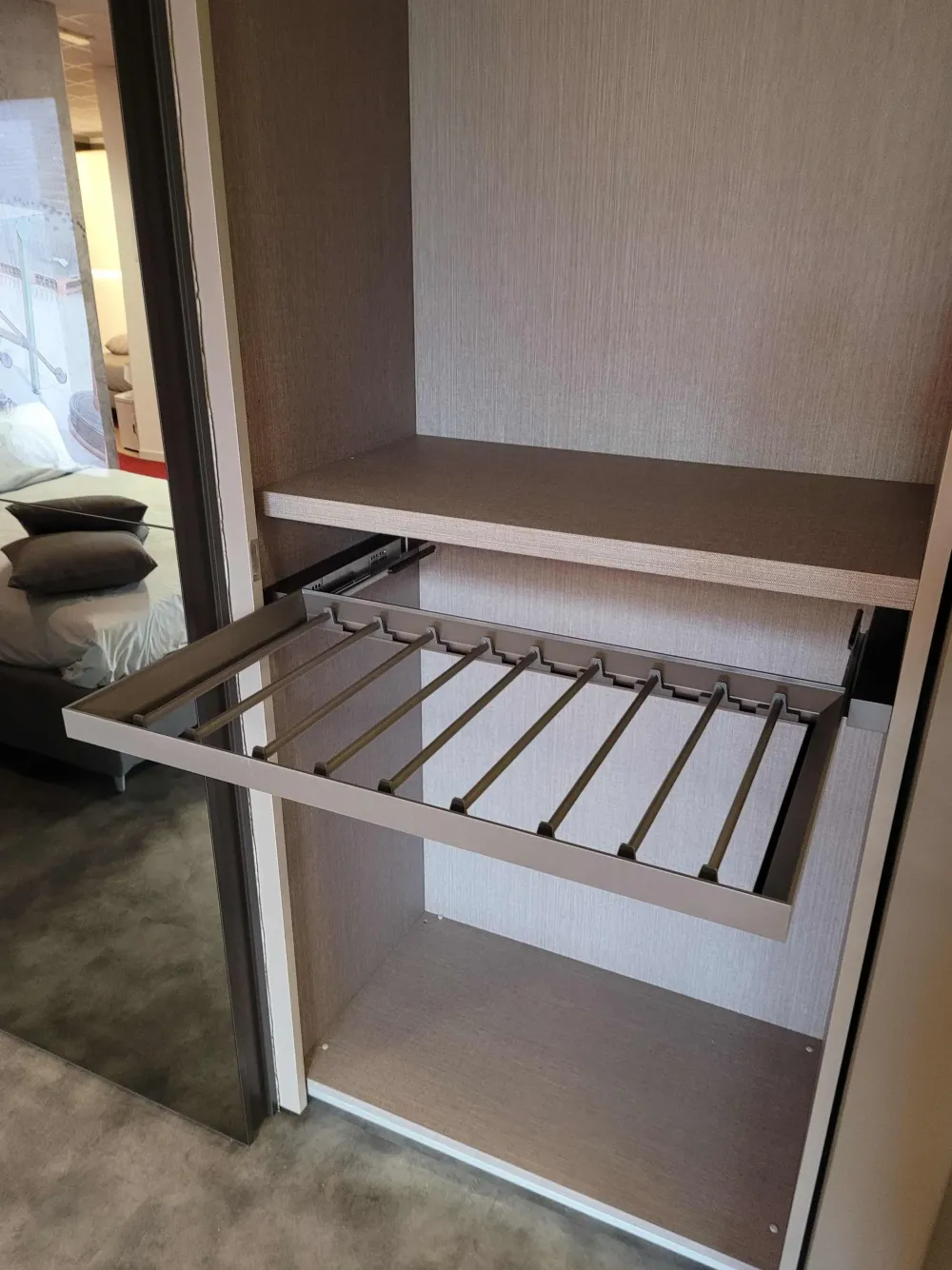 Armadio di modello Vision 2021 in laminato materico con sconto -45%^Tomasella Best