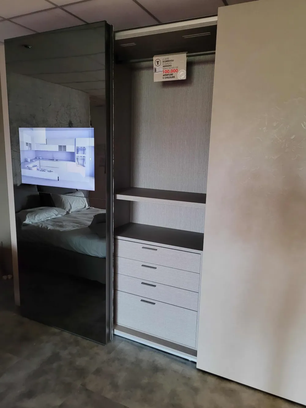 Armadio di modello Vision 2021 in laminato materico con sconto -45%^Tomasella Best