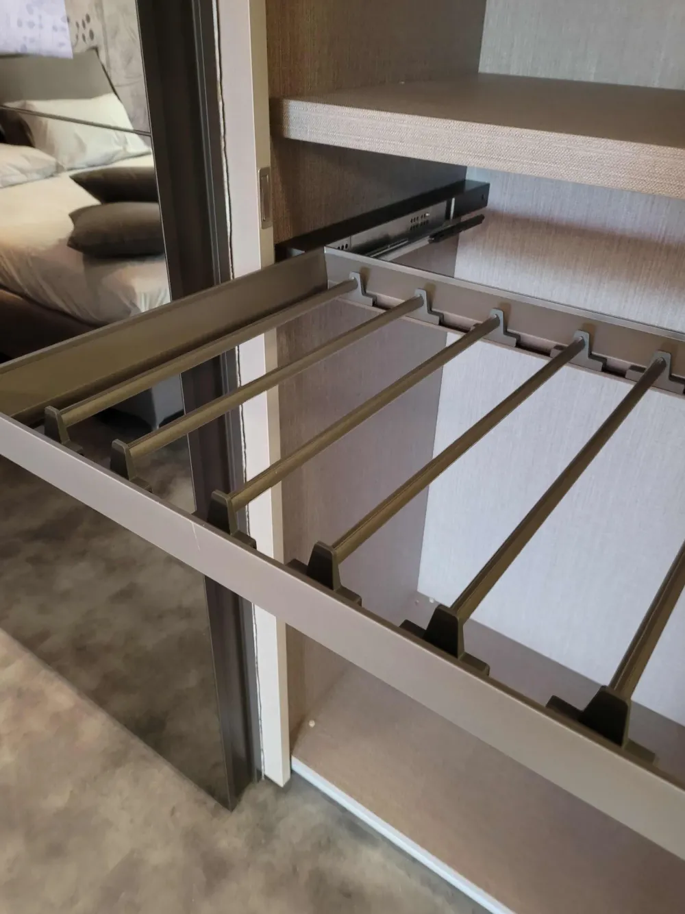 Armadio di modello Vision 2021 in laminato materico con sconto -45%^Tomasella Best