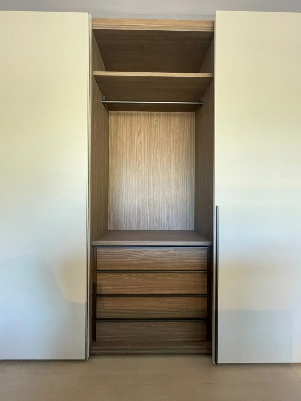 Armadio Gliss master anta start a tre ante a prezzo scontato^Molteni & C Discount