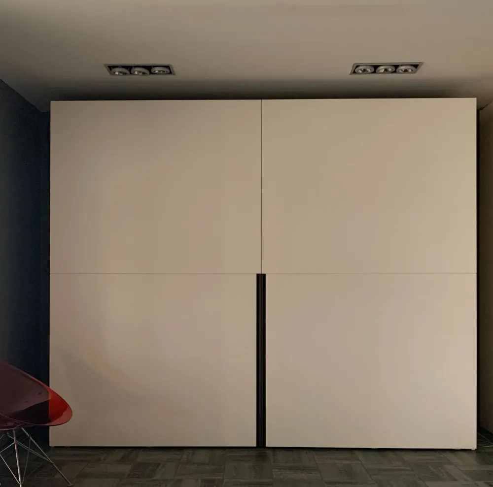 Armadio Gola , ante scorrevoli in laccato opaco, scontato.^NovaMobili Sale