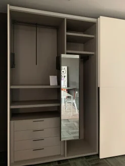 Armadio Gola , ante scorrevoli in laccato opaco, scontato.^NovaMobili Sale