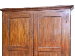 Outlet Armadio in stile arte povera con un ribasso imperdibile Antiquariato