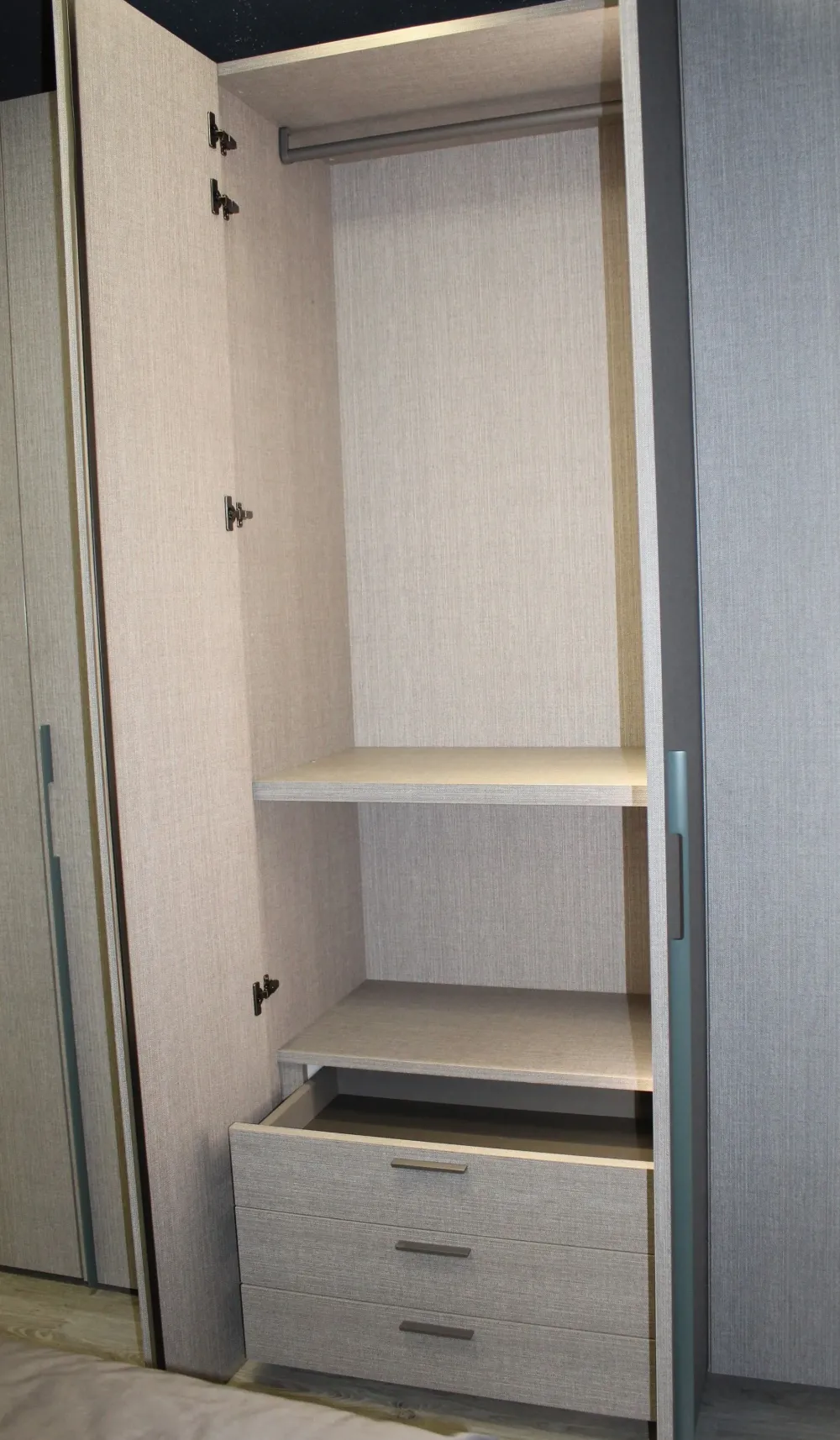 Hot Armadio Leila a cinque ante a prezzo scontato Armadi