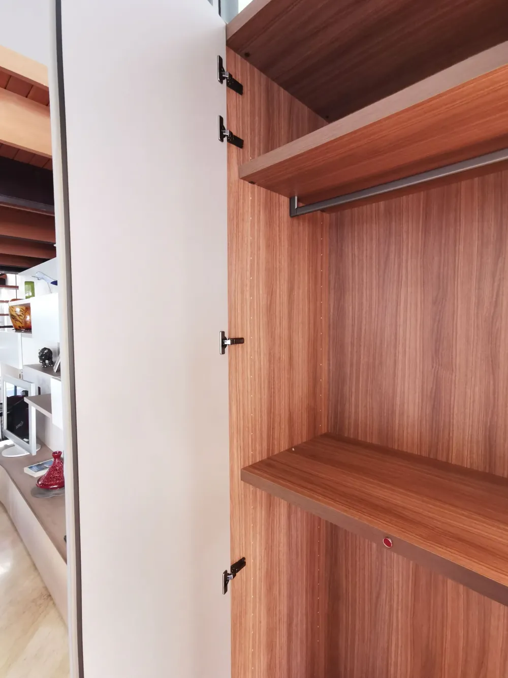 New Armadio Milano a sei ante a prezzo scontato Armadi