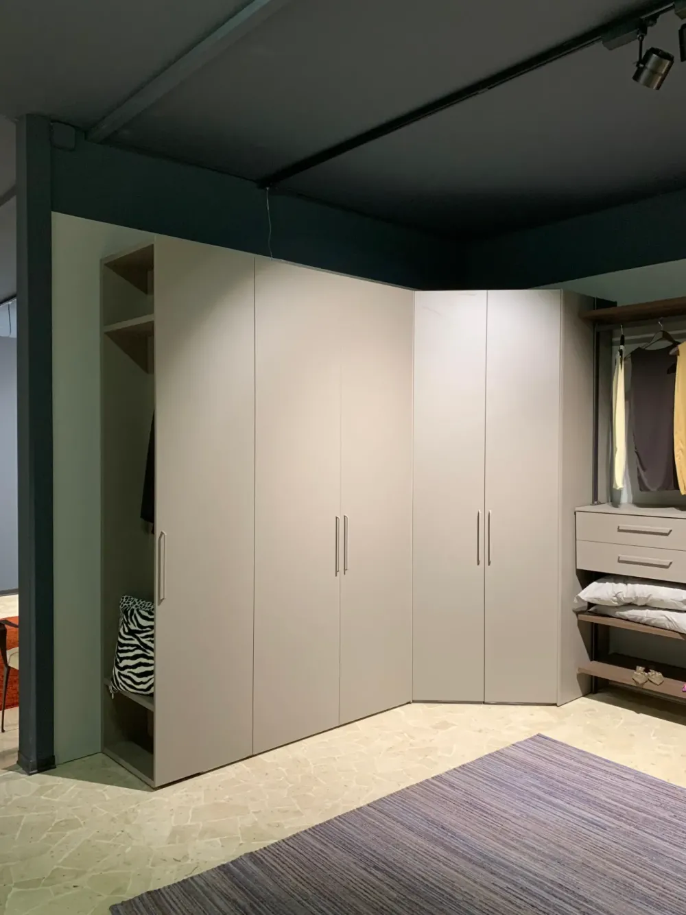 Homes Armadio moderno Angolo con un ribasso imperdibile- Armadi