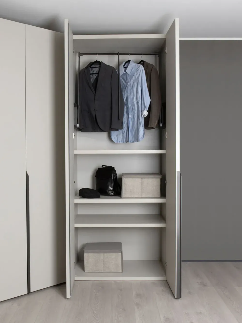 Clearance Armadio moderno Mind player outlet di a PREZZO OUTLET -51% Armadi