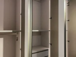 Armadio Noto realizzato in vetro di scontato -50%^Orme