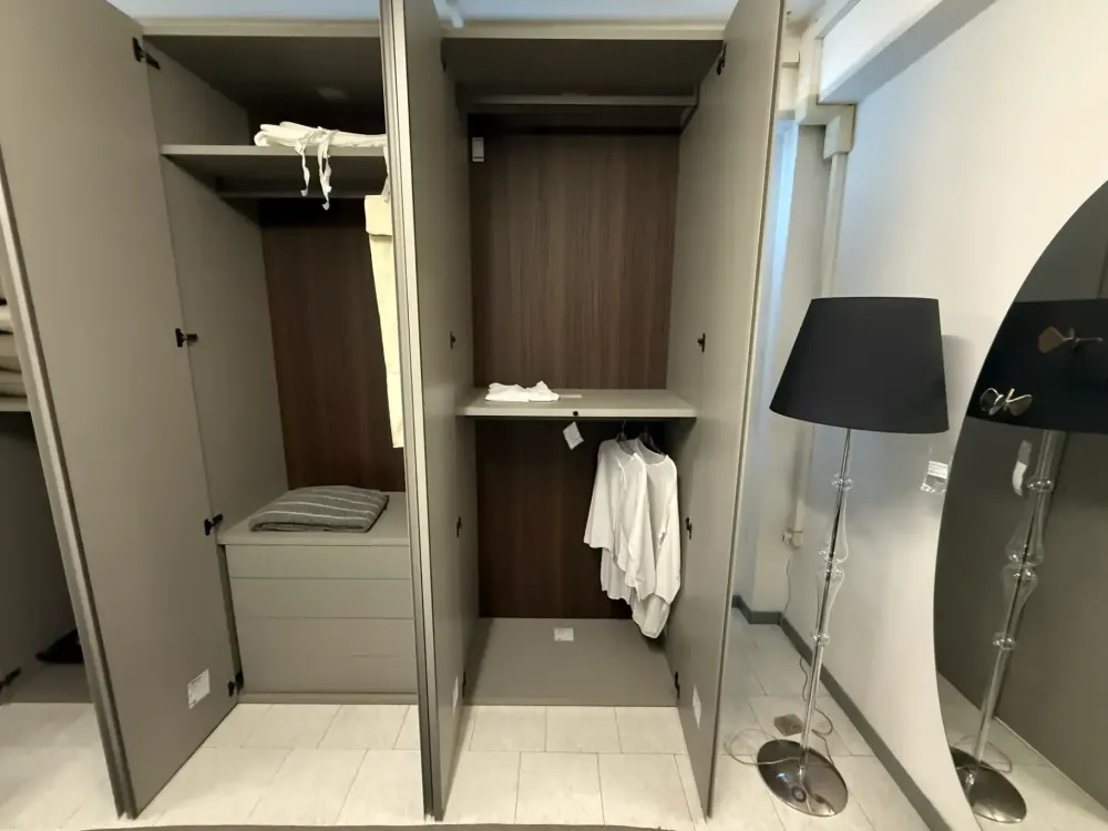 Armadio scontato 30% modello Flat di^Caccaro
