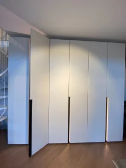 Sale Armadio Tratto realizzato in laccato opaco di scontato -35% Armadi