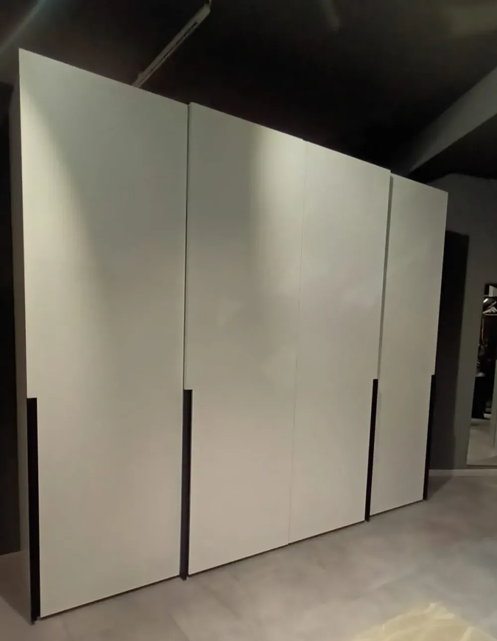 Clearance Armadio Tratto a quattro ante a prezzo scontato Armadi