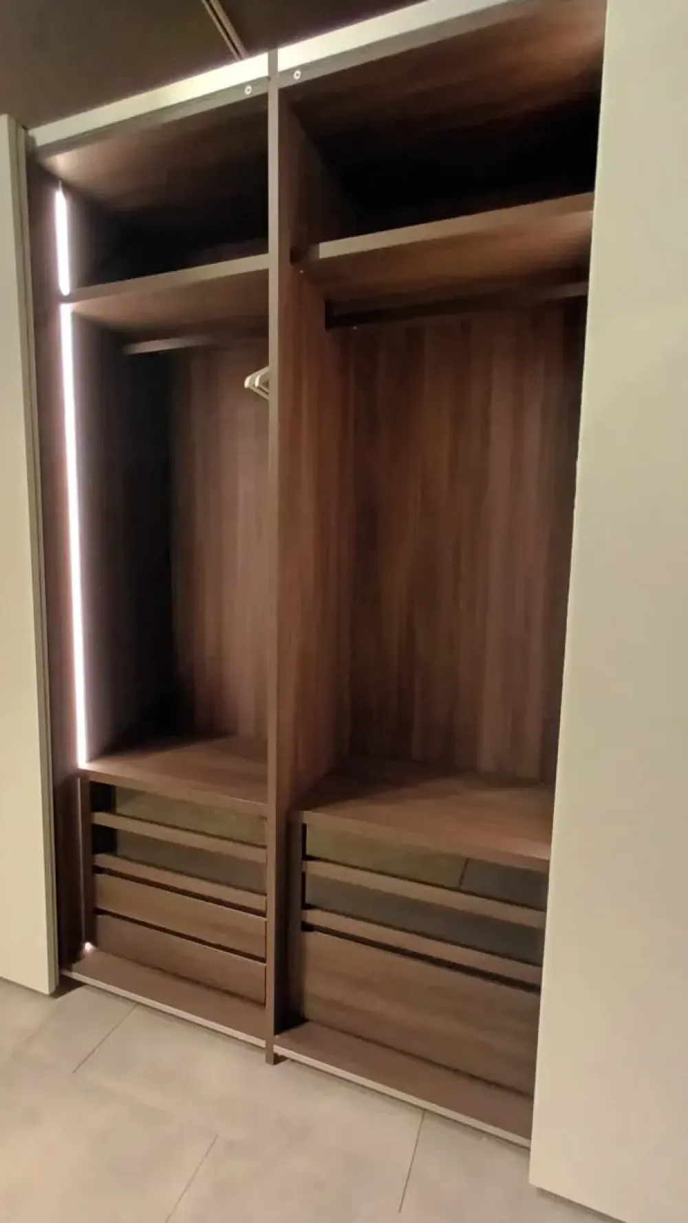 Clearance Armadio Tratto a quattro ante a prezzo scontato Armadi