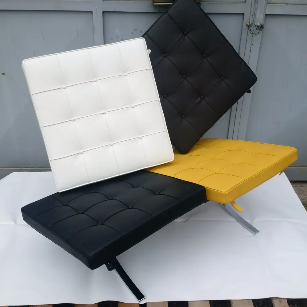 Collezione esclusiva Barcelona Poltrona + Pouf - L.Mies Van Der Rohe - Proiezione - Pelle di Vari Colori- Poltrone Relax