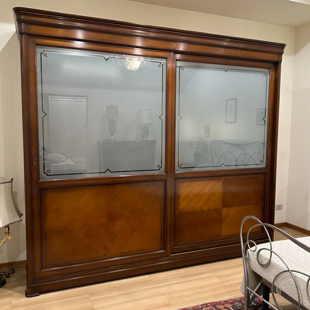 Camera da letto Gruerien in legno in Offerta Outlet^Artigianale New