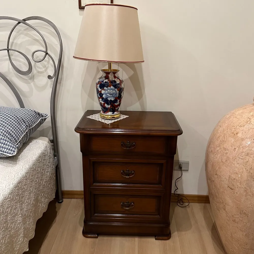 Camera da letto Gruerien in legno in Offerta Outlet^Artigianale New