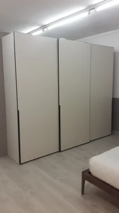 Camera da letto People in laccato opaco a prezzo Outlet. Un design moderno ed elegante per arredare la tua casa. Camere Da Letto