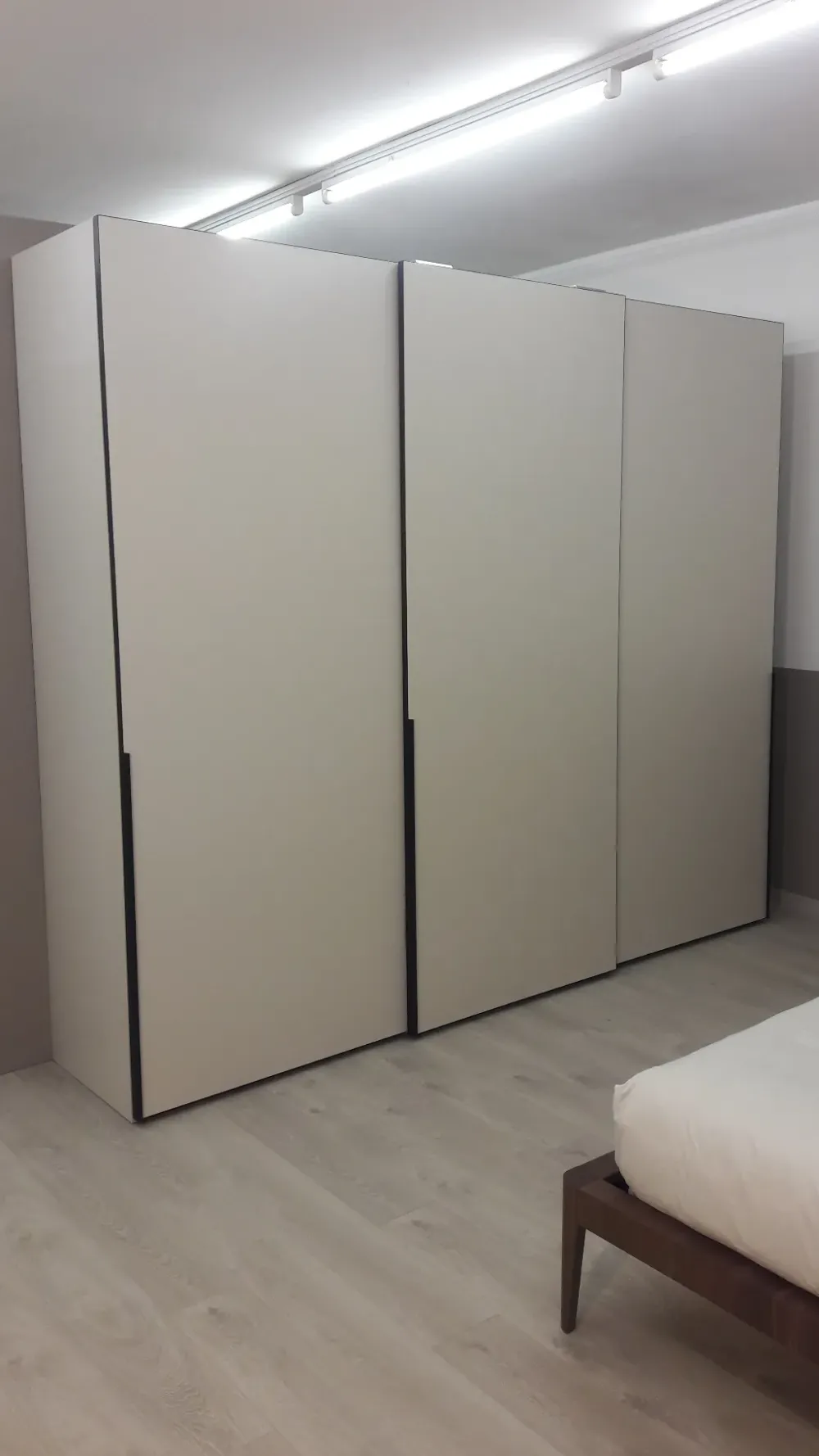 Camera da letto People in laccato opaco a prezzo Outlet. Un design moderno ed elegante per arredare la tua casa. Camere Da Letto