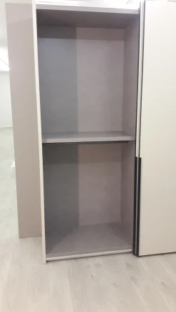 Camera da letto People in laccato opaco a prezzo Outlet. Un design moderno ed elegante per arredare la tua casa. Camere Da Letto