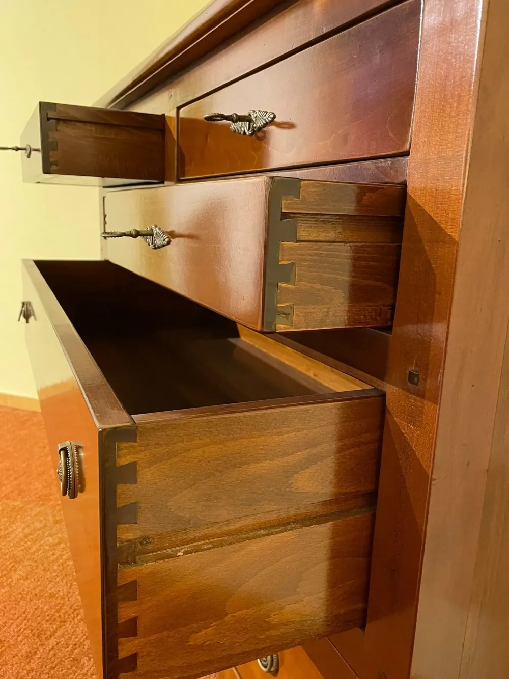 New Camera in ciliegio Massello a prezzo scontato! Camere Da Letto