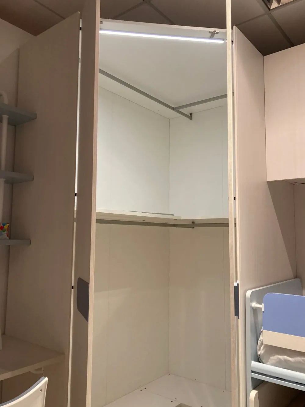 Clearance Cameretta Camera con cabina con letto a soppalco scorrevole scontata Camerette