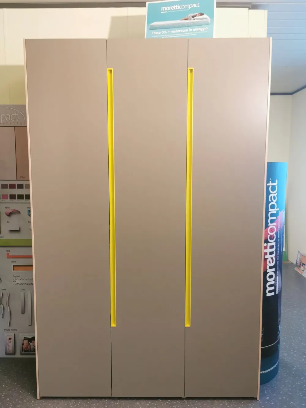 Clearance Cameretta in laccato opaco Young Moretti compact scontata a PREZZI OUTLET Camerette