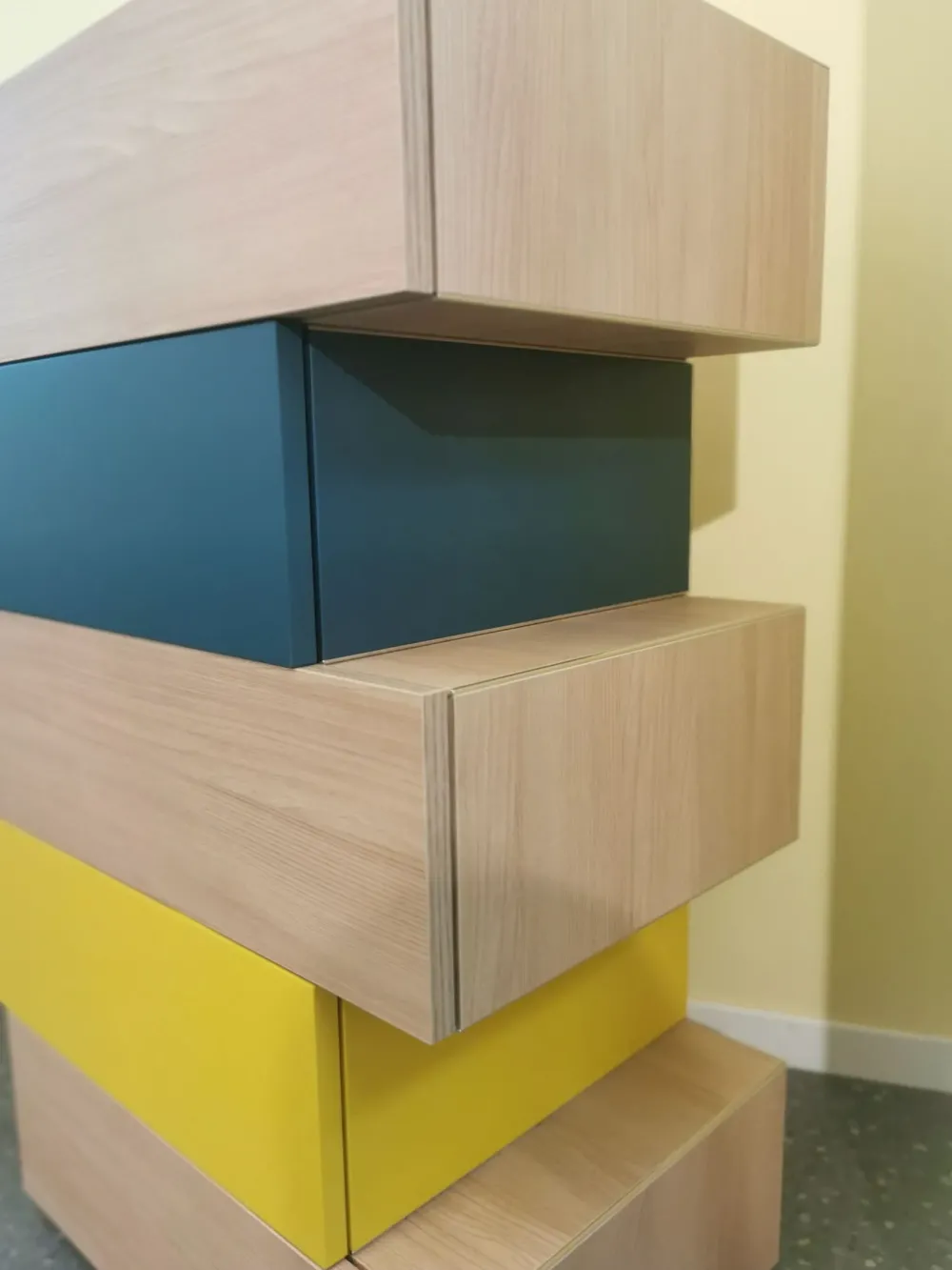 Clearance Cameretta in laccato opaco Young Moretti compact scontata a PREZZI OUTLET Camerette