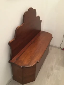 Sale Cassapanca classica sagomata in legno massello tinto noce Scontata del 50% Tavolini