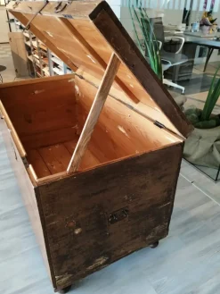 Hot Cassapanca in stile arte povera con un ribasso imperdibile Antiquariato