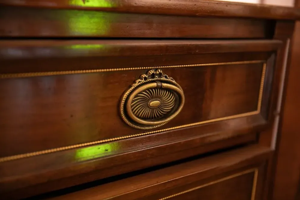 Outlet Cassettiera Gruppo in ciliegio massello in Legno in offerta Cassettiere