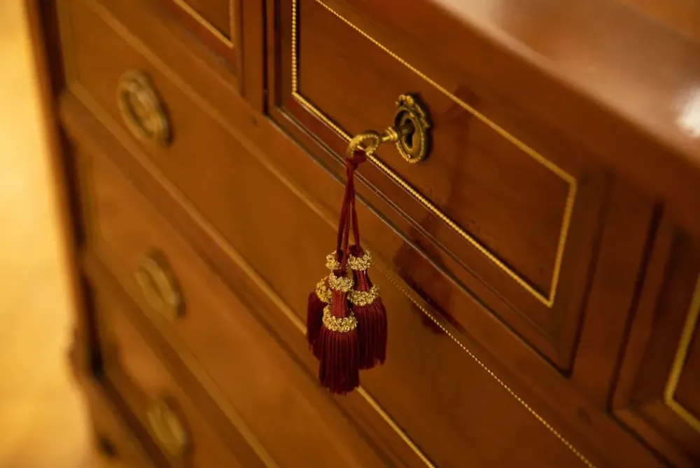 Outlet Cassettiera Gruppo in ciliegio massello in Legno in offerta Cassettiere