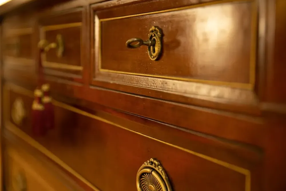 Outlet Cassettiera Gruppo in ciliegio massello in Legno in offerta Cassettiere