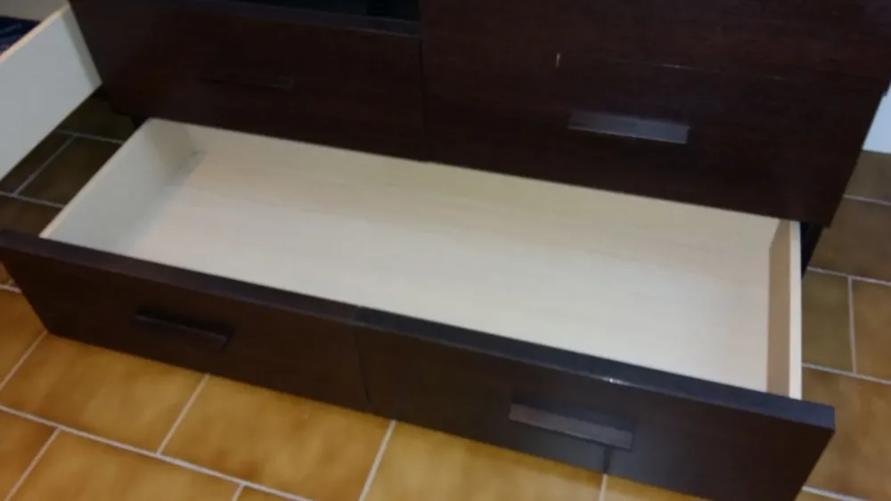 Collezione esclusiva CASSETTIERA SFALSATA MODERNA IN LAMINATO SCONTATA DEL -50%- Cassettiere