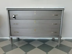 Cassettoni di antiquariato modello Comò antiquario con forte sconto^Minotti Hot