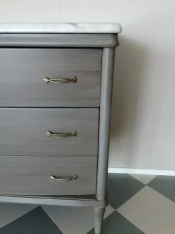 Cassettoni di antiquariato modello Comò antiquario con forte sconto^Minotti Hot