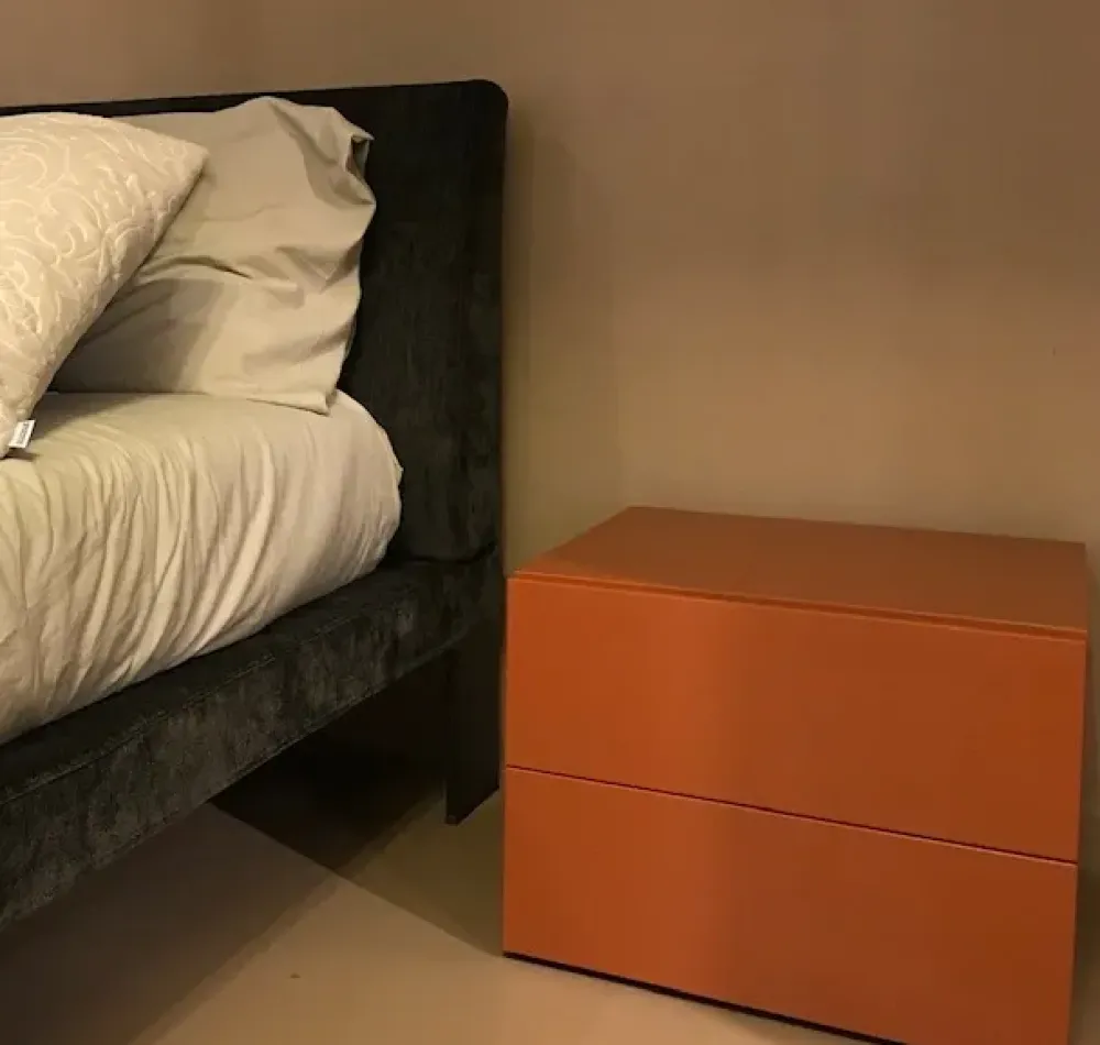 Comodino Easy in laccato opaco a prezzo ribassato Comodini