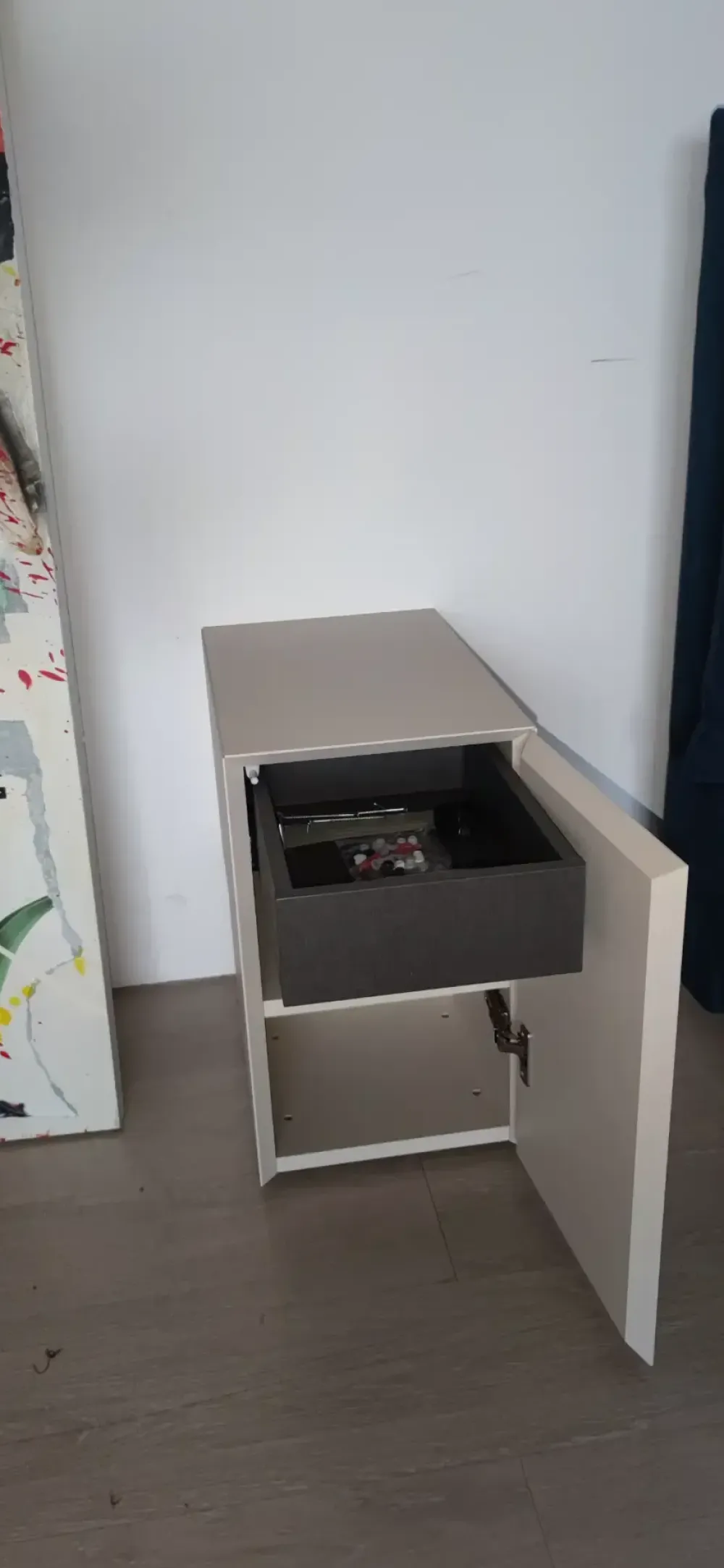 Sale Comodino Formosa accucciata a marchio a prezzo riservato Comodini