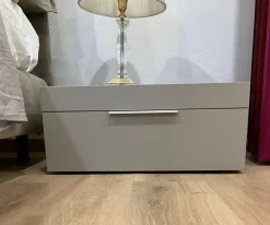 Artigianale Comodino Jolly di scontato del 40%- Comodini