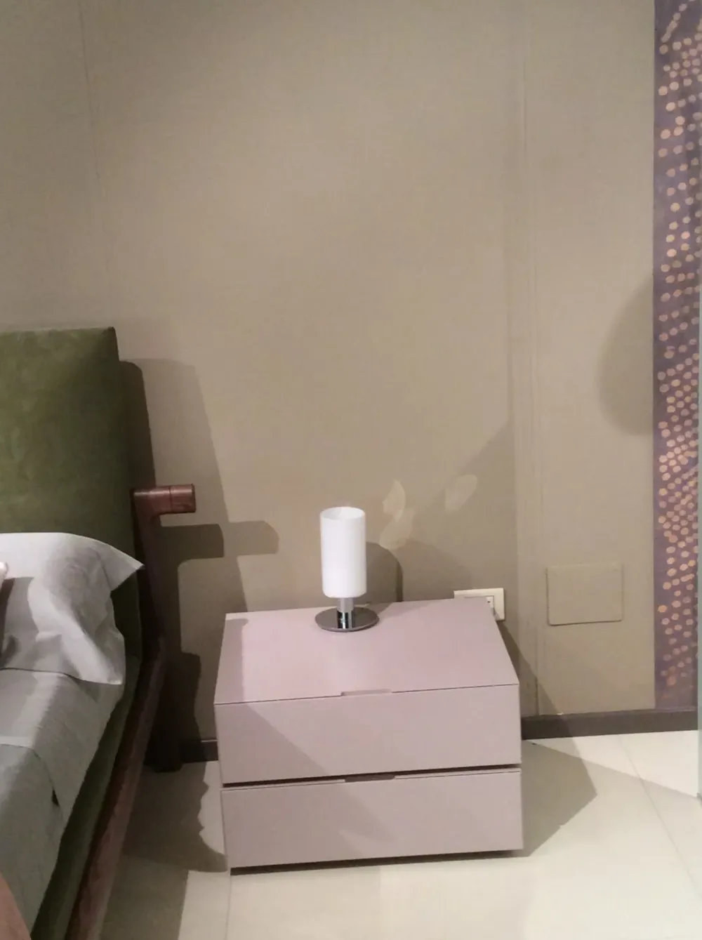 New Comodino Lounge in laccato opaco a prezzo scontato Comodini