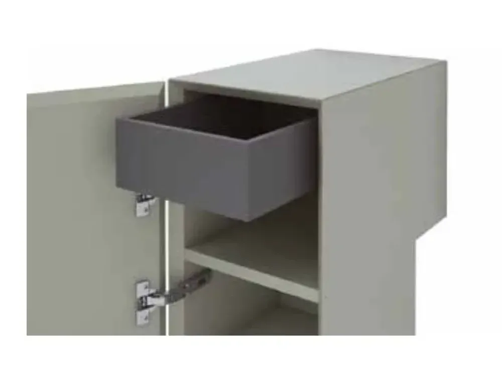 Clearance Comodino modello Formosa appoggiata a marchio a prezzi convenienti Comodini