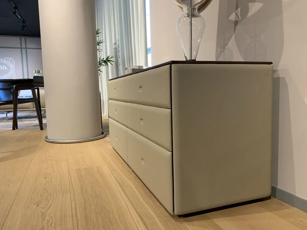 Comodino modello Moondance di^Poltrona Frau Clearance